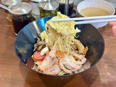 บะหมี่เกี๊ยวทรงเครื่อง