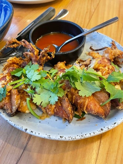 ปลาหมึกไข่ทอดกระเทียม
