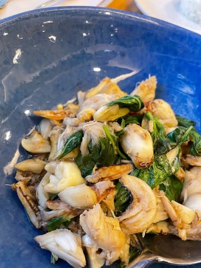 ปูก้อนผัดโหระพา