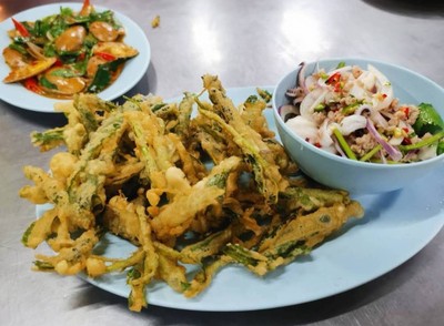 อาหาร หรือ เครื่องดื่ม