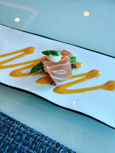 แซลมอนโรล