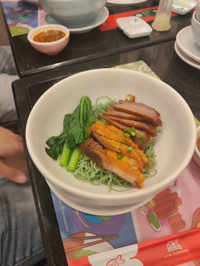 บะหมี่หยกหมูแดง + หมูกรอบ