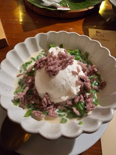 ไอศกรีมกะทิสดลอดช่อง