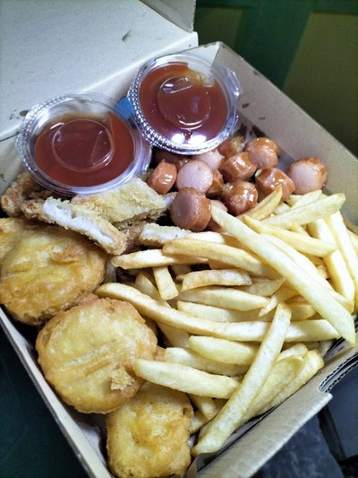 อาหาร หรือ เครื่องดื่ม