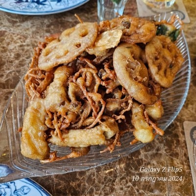 เห็ดและรากบัวทอดกรอบ