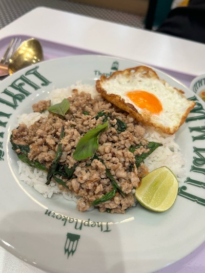 กะเพราหมูสับ+ไข่ดาว