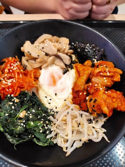 ข้าวยำไก่