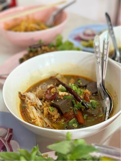 ขนมจีนน้ำเงี้ยว