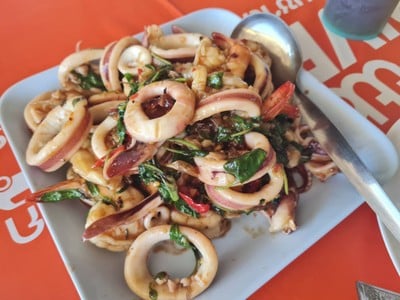 ผัดกระเพรารวมทะเล