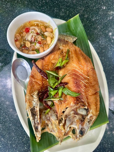 ปลากระพงทอดน้ำปลา