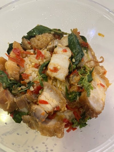 ข้าวกะเพราหมูกรอบไข่ดาว