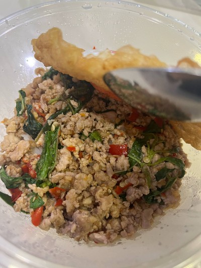 ข้าวกะเพราหมูสับไข่ดาว