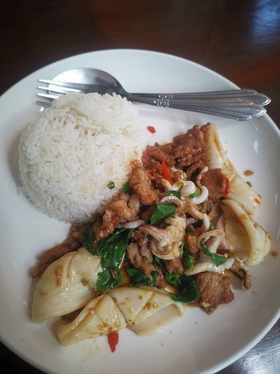 อาหาร หรือ เครื่องดื่ม