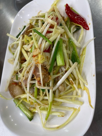 กุยช่ายขาวหมูกรอบ