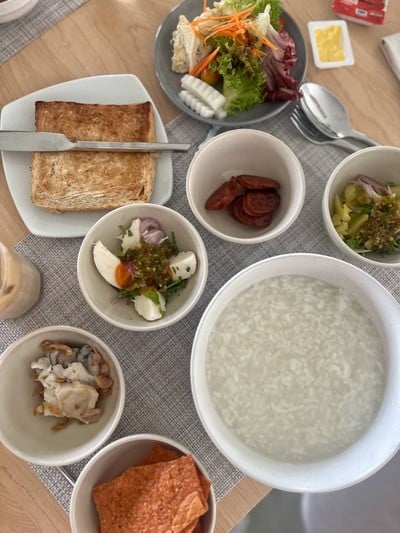 ข้าวต้มทรงเครื่อง (ข้าวต้มกุ้ย)