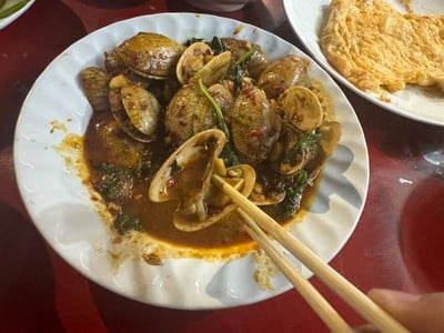 หอยลายผัดพริกเผา