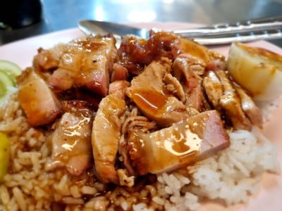 ข้าวหมูแดงหมูกรอบ (ธรรมดา)