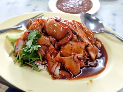 ข้าวหมูแดงหมูกรอบ (ธรรมดา)
