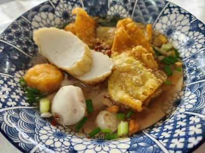 เส้นเล็กน้ำต้มยำ