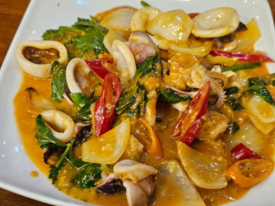 หมึกไข่ผัดไข่เค็ม