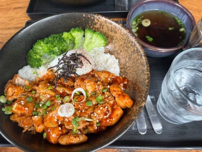 ข้าวหน้าไก่ซอสแมกซิกัน