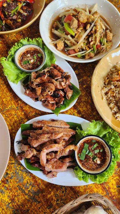 อาหาร หรือ เครื่องดื่ม