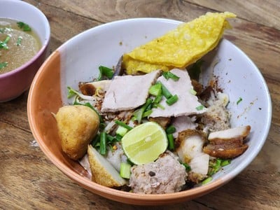 อาหาร หรือ เครื่องดื่ม