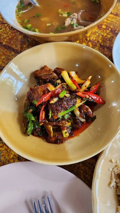 ผัดพริกเผาหมูกรอบ