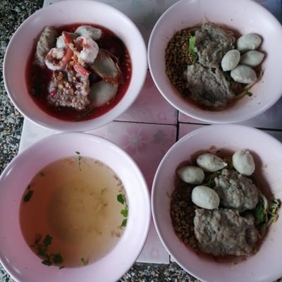 อาหาร หรือ เครื่องดื่ม