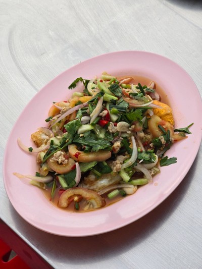ยำไข่ดาว