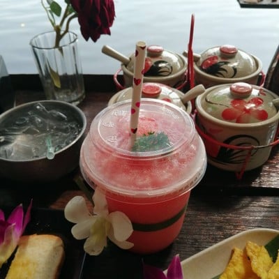 อาหาร หรือ เครื่องดื่ม