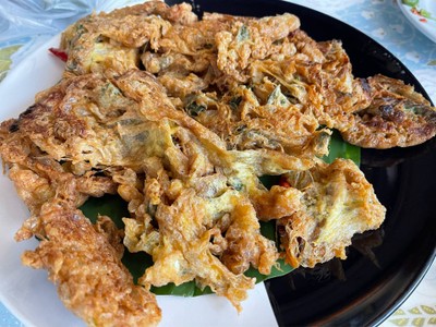 ไข่เจียวปู โหระพา พริกสด