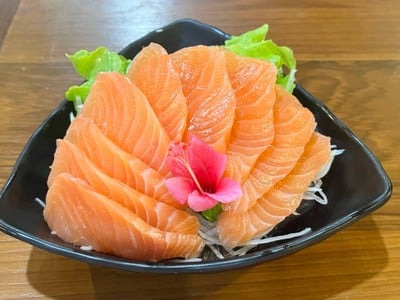 แซลมอนซาซิมิ