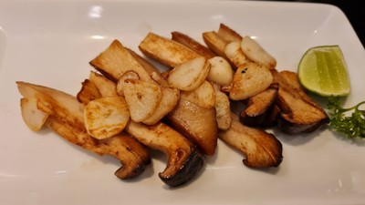 เห็ดเอริงงิผัด (ซอสน้ำมันหอย / กระเทียม)