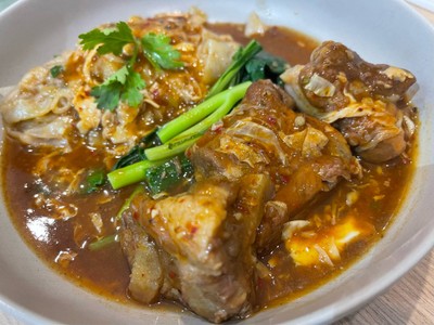 เส้นใหญ่มันปูซี่โครงหมู