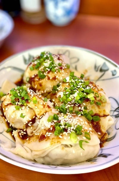 🥟 เกี๊ยวซ่าหมูซอสเผ็ดต้ม. (ราคา 49 บาท.)