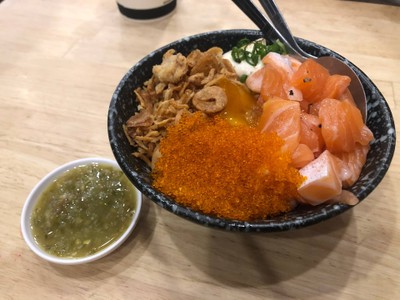 ข้าวหน้าแซลมอน ไข่กุ้ง ไข่ดอง