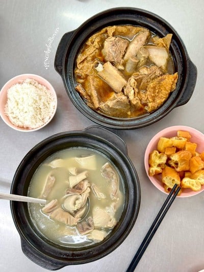 "胡椒猪肚汤" - Stomach with White Pepper Soup & "砂锅肉骨茶" - Claypot Bak Kut Teh