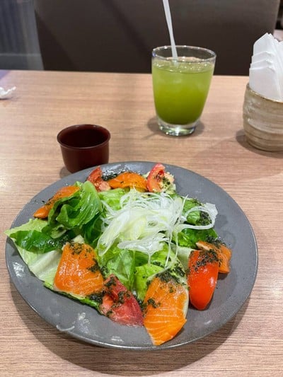 สลัดแซลมอน