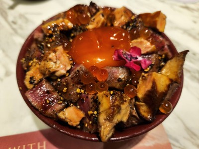 ข้าวหน้าFoie Gras Wagyu ไข่ดอง