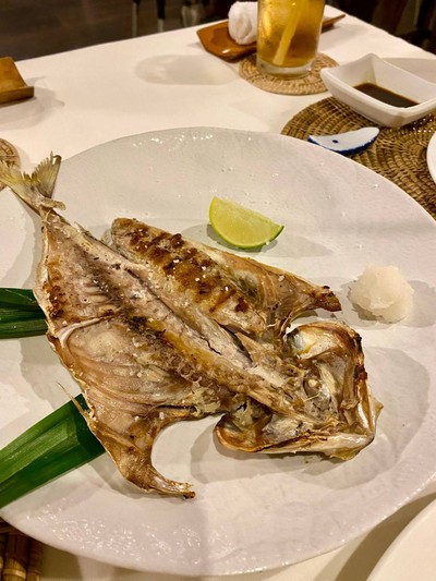 ปลาตะคองเหลืองย่างเกลือ