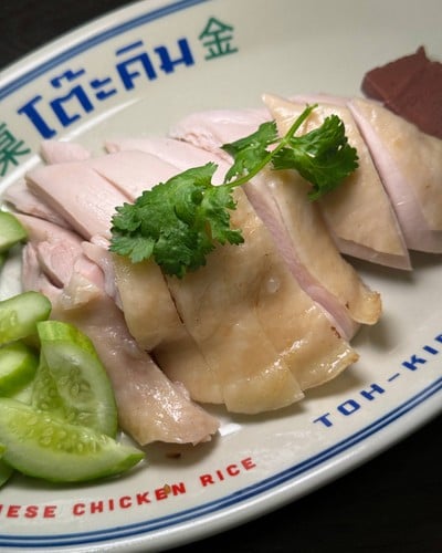 Toh-Kim ข้าวมันไก่โต๊ะคิม Park Silom