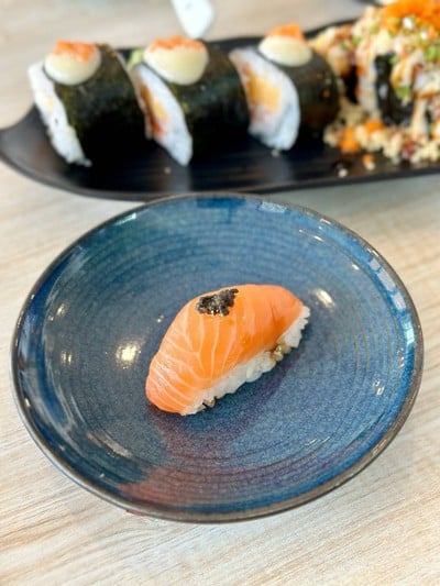 ซูชิแซลมอนซอสเห็ดทรัฟเฟิล