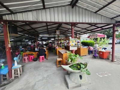 บรรยากาศ โคตรถูก กระเพรา-อาหารตามสั่ง 49 บาททุกเมนู โคตรถูก 49 บาททุกเมนู