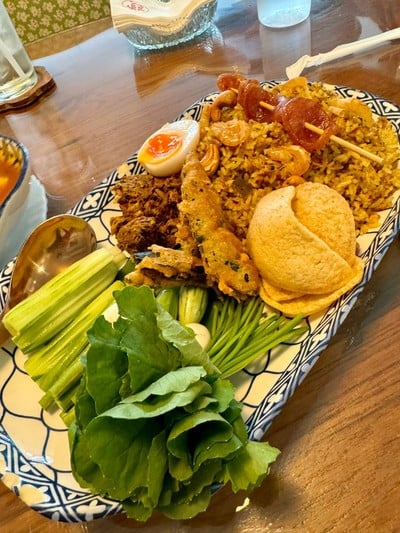 ข้าวผัดแกงไตปลา