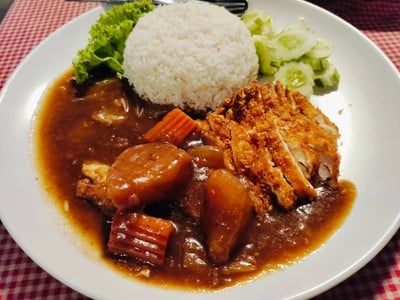 ข้าวแกงกะหรี่ไก่ทอด