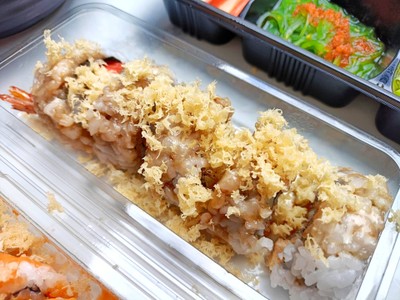 โรลกุ้งเทมปุระสลัดงา