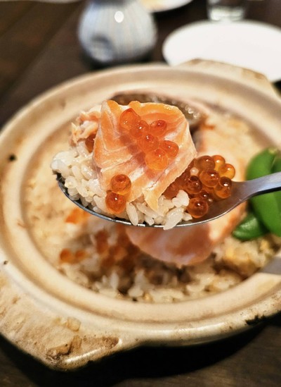 ข้าวอบแซลมอนและอิคุระ