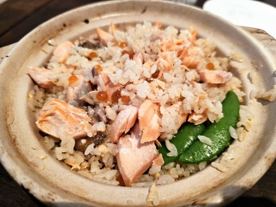 ข้าวอบแซลมอนและอิคุระ