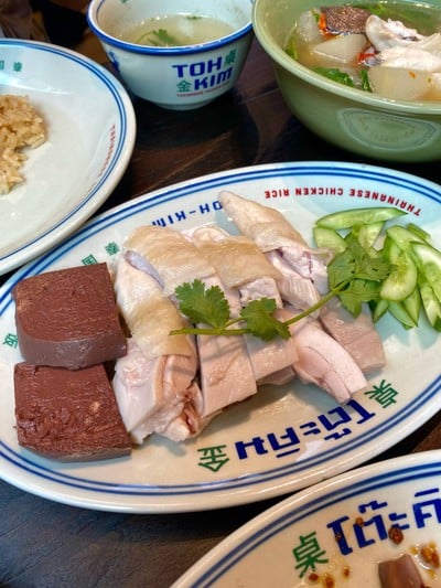Toh-Kim ข้าวมันไก่โต๊ะคิม Park Silom